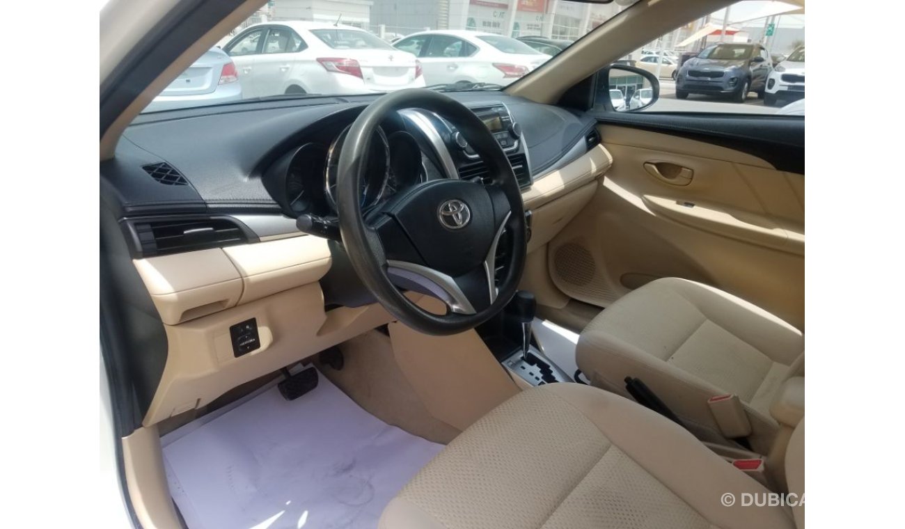 Toyota Yaris 2015 Gulf without accidents completely clean from the inside and outside and do not need any e