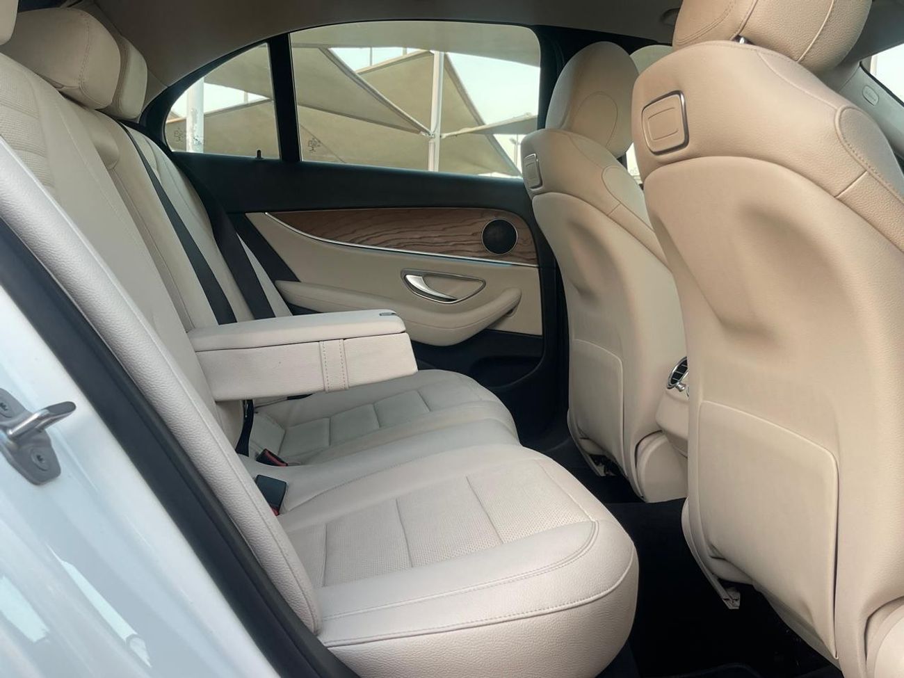 Mercedes-Benz E200 Mercedes E 200 Gulf 2017 in excellent condition, fully equipped