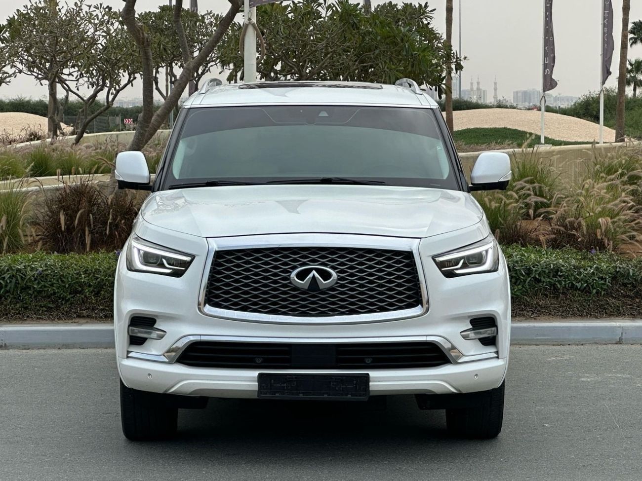 Infiniti QX80 Standard 5.6L