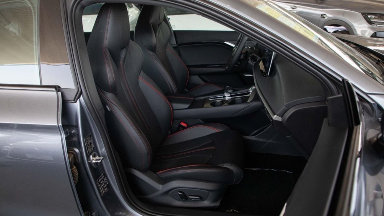 أم جي 7 MG7 DCT ELEGANCE EDITION 1.5T   WHITE / GRAY 2025