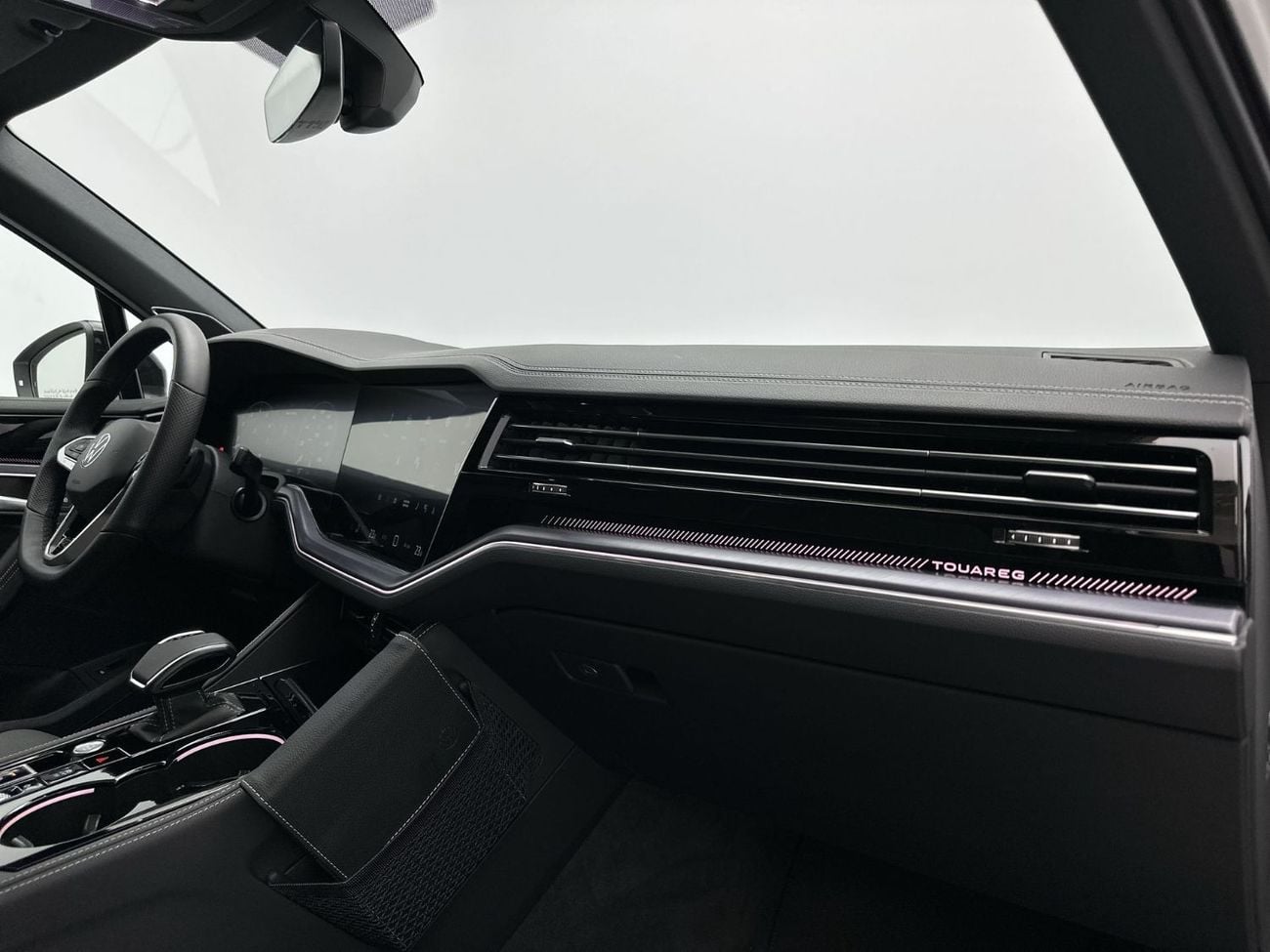 فولكس واجن طوارق Touareg R-Line + (Ref#00130)