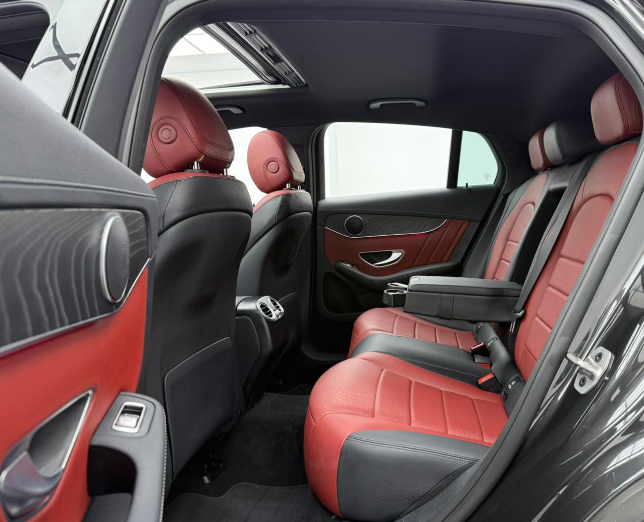 مرسيدس بنز GLC 200 4Matic 2022 Mercedes Benz GLC200 4MATIC Coupe, 2027 MB Warranty, Full MB Service History, Fully Load