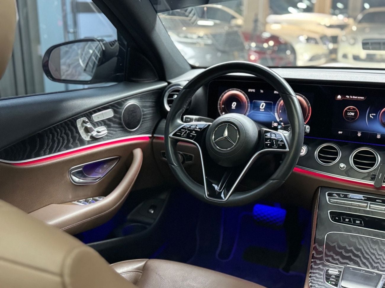 Mercedes-Benz E300 Premium + 2.0L