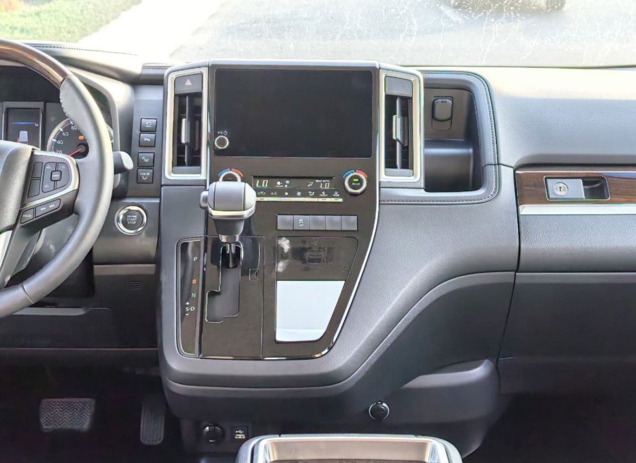 Toyota Granvia 3.5L Premium