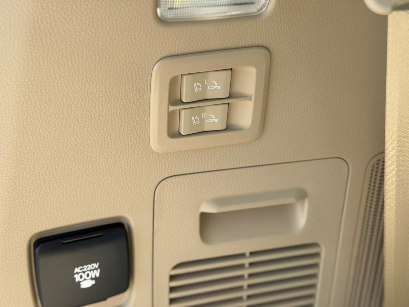 Toyota Land Cruiser LAND CRUISER VX 4.0L 2025