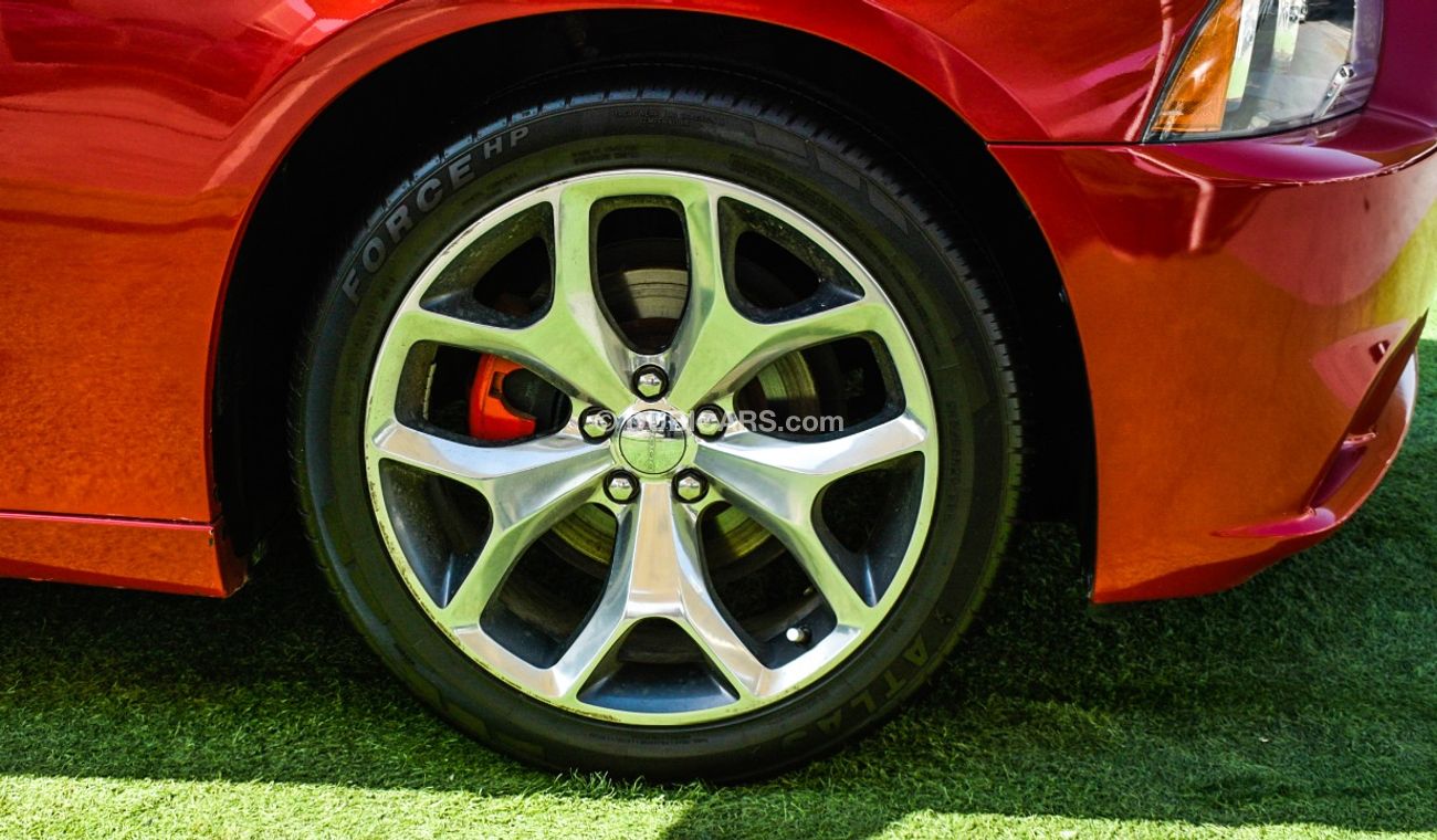 Dodge Charger Import - one number - manhole - leather - rear spoiler - cruise control - alloys - sensors in an abs