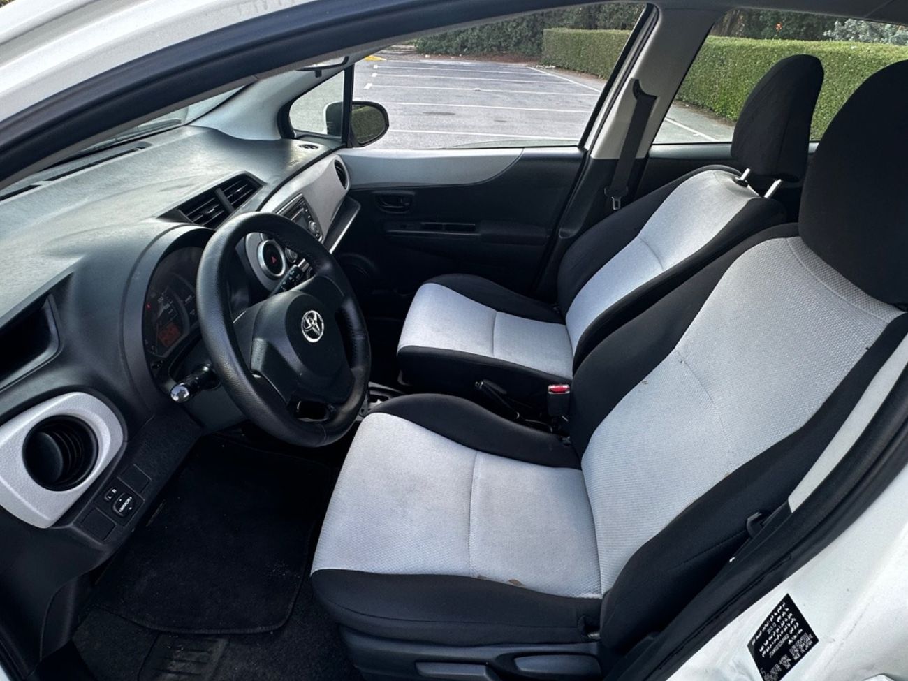 تويوتا يارس موديل 2014 خليجي حاله ممتازه جداا من الداخل والخارج