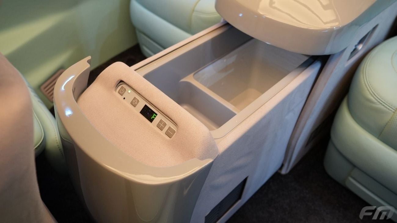 Mercedes-Benz V 300 MERCEDES‑BENZ V300 VIP BUSINESS VAN –  FULL LUXURY OPTION | BRAND NEW | GCC | 2025