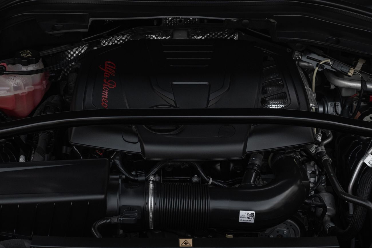 Alfa Romeo Stelvio Stelvio Estrema | 2,585 P.M | 0% Downpayment | ALFA WARRANTY AND SERVICE CONTACT!