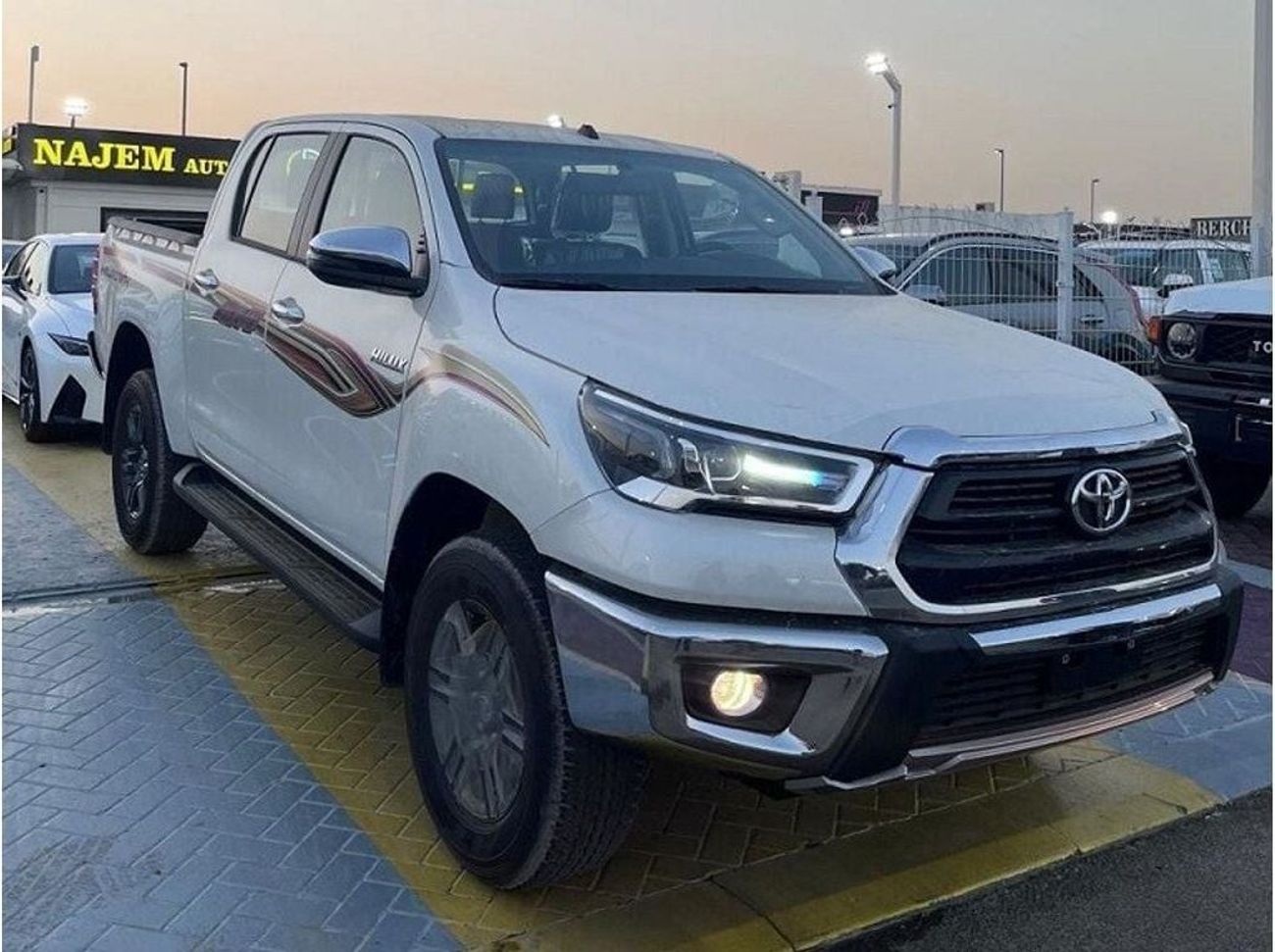 Toyota Hilux 2.7L A/T GAS 4WD OMANI KEY START