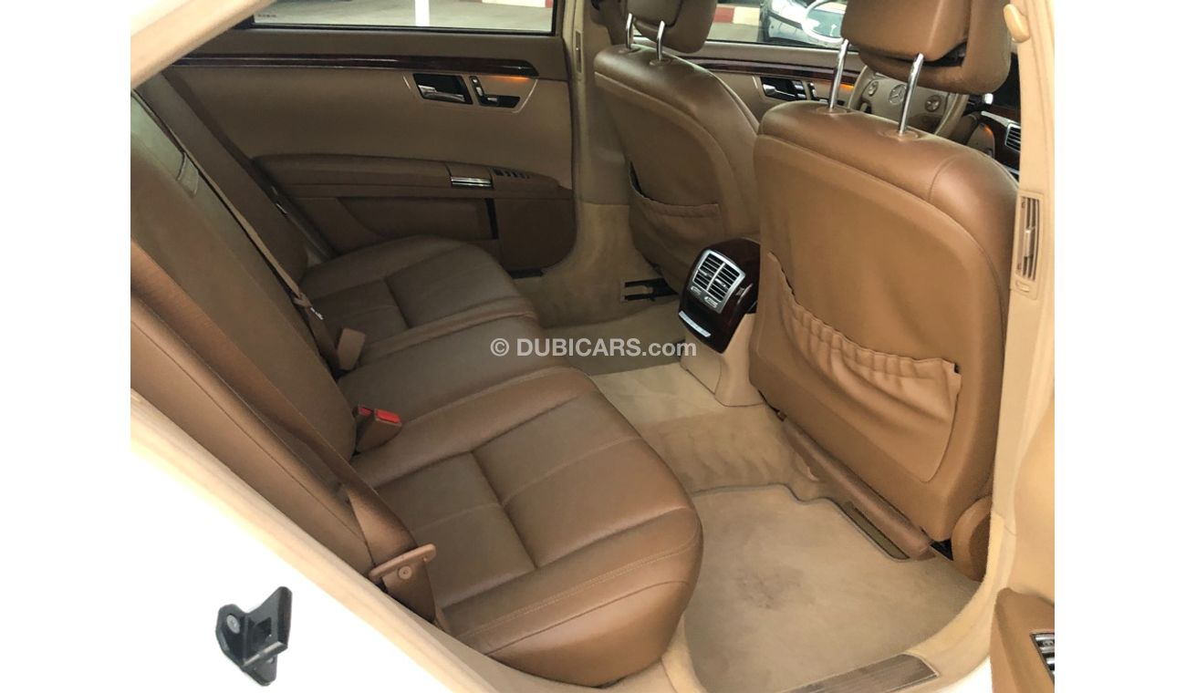 مرسيدس بنز S 350 موديل 2008 خليجي فل مواصفات بانوراما وتحكم كهربي كامل وكاميرا خلفيه ومدخل اسطوانات وبلوتوث و نفيجشن