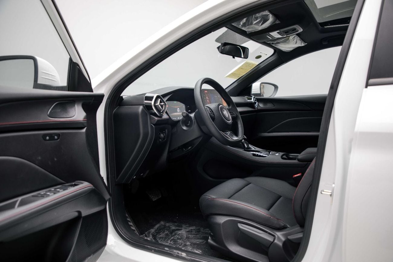 أم جي 5 LUX 1.5L - WHITE INSIDE BLACK | EXPORT ONLY