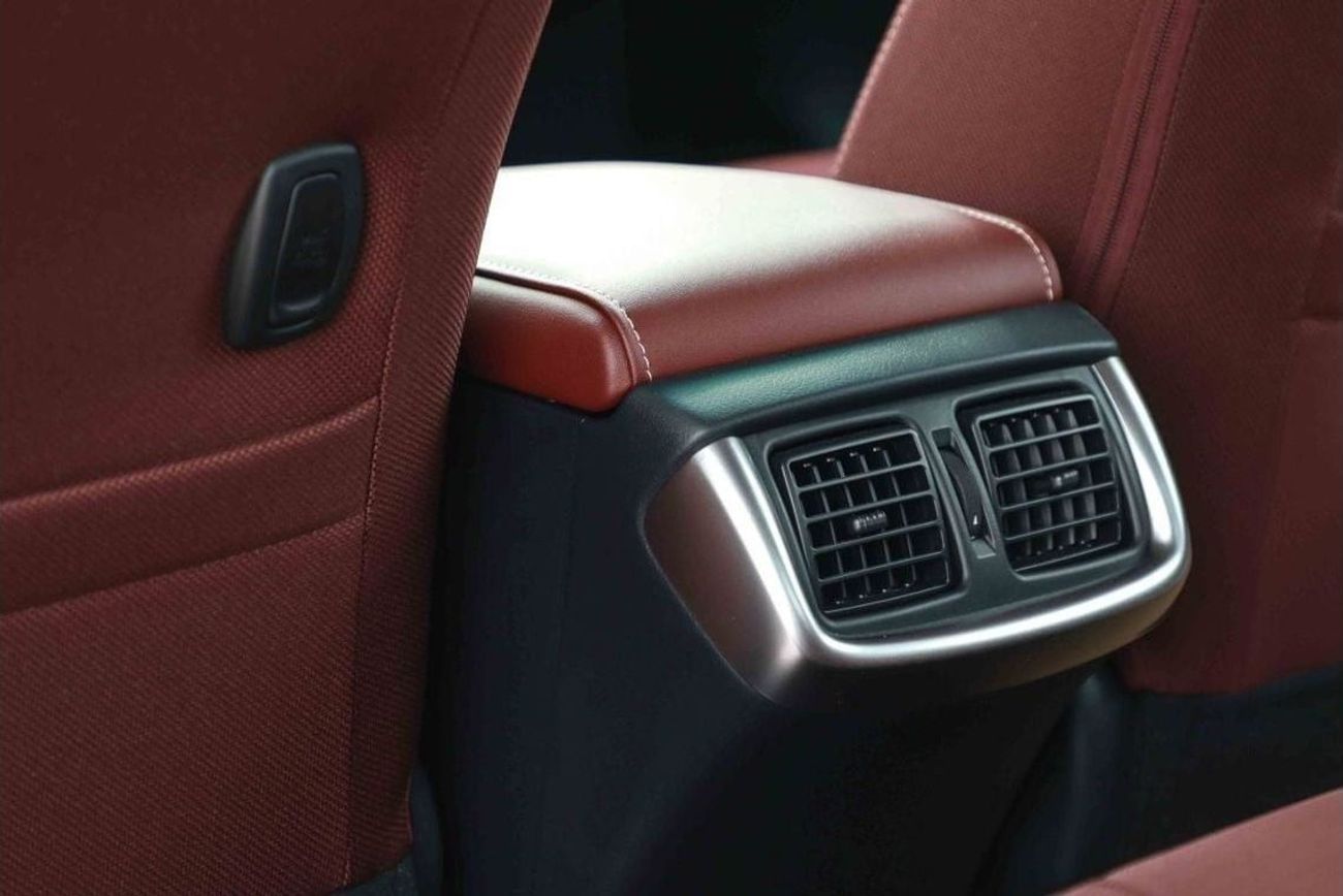 تويوتا هيلوكس 2025 TOYOTA HILUX HI 2.7 - PLATINUM WHITE PEARL inside MAROON | Export Only