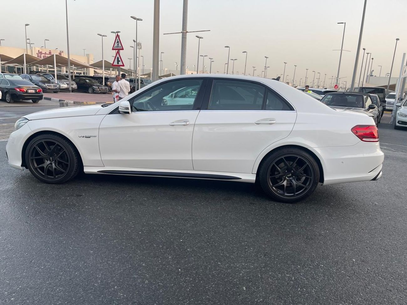 Mercedes-Benz E300 Avantgarde Mercedes E300 2015 KIT 63 _GCC_2015_Excellent Condition _Full option