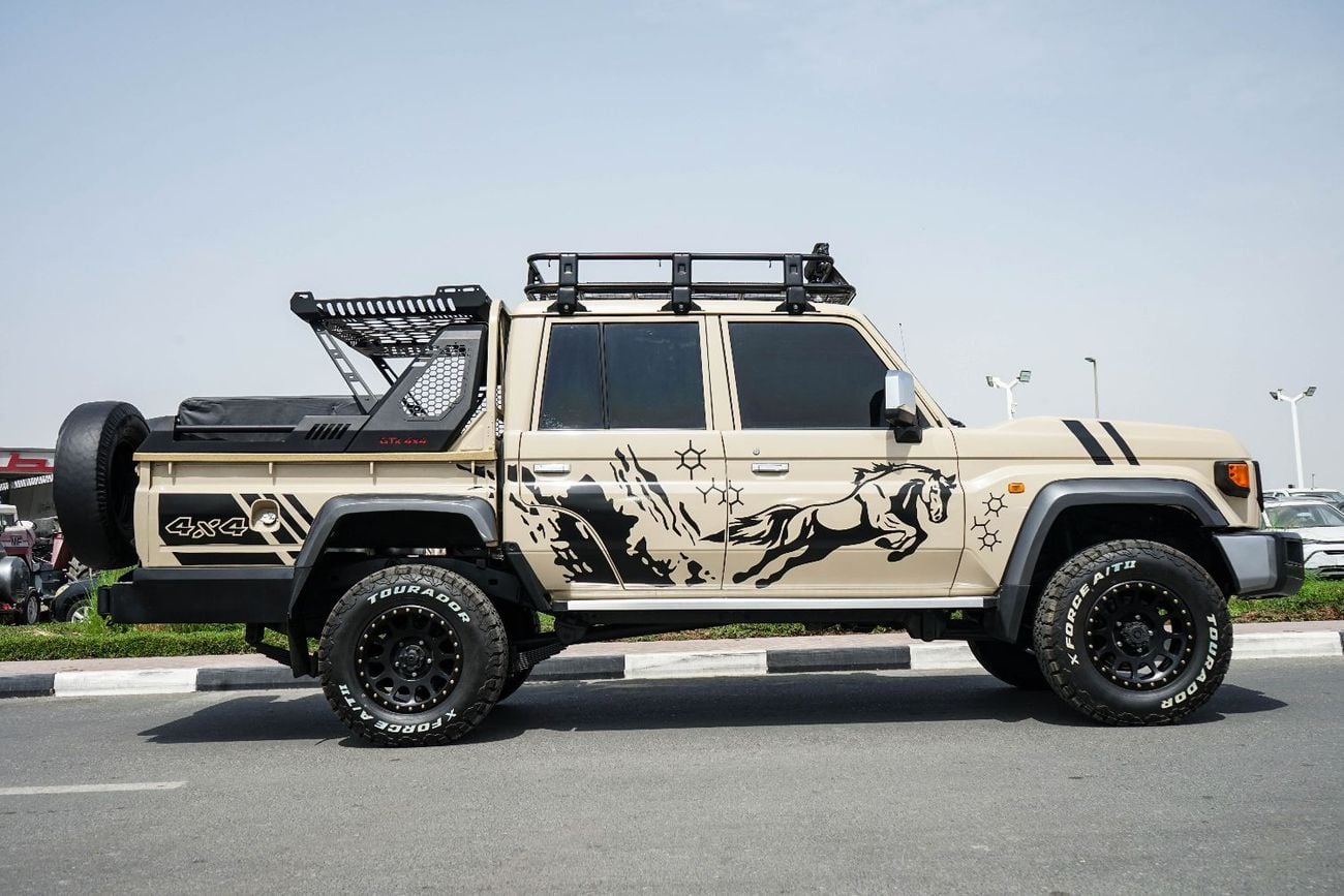تويوتا لاند كروزر بيك آب The Toyota Land Cruiser Pickup (specifically the 70 Series/LC79) is a legendary, heavy-duty 4x4, ren