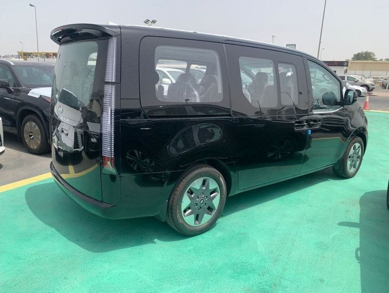 Hyundai Staria 3.5L PETROL, GCC, 11 SEATS, SUNROOF, PANORAMIC, FULL OPTION, 2026