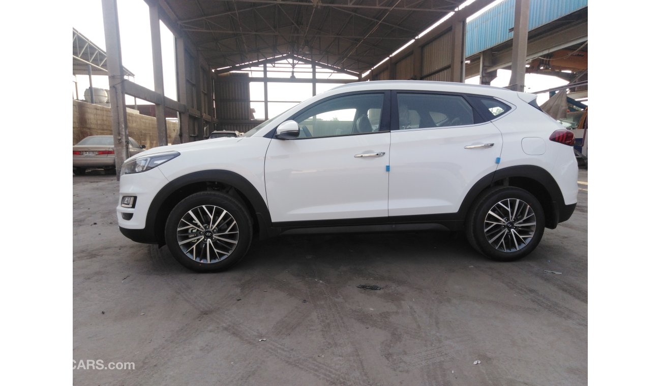 Hyundai Tucson 2.0L ENGINE WITHOUT PANORAMIC ROOF WITH ONE ELECTRIC SEAT, PUSH START AND FRONT AND REAR SENSORS