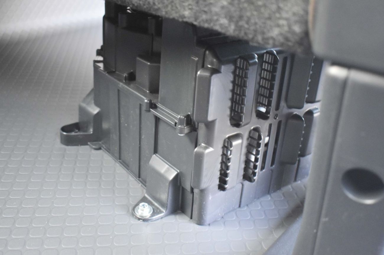 تويوتا كوستر 2.7L MANAUAL PETROL 20 SEATS SHORT WHEEL BASE