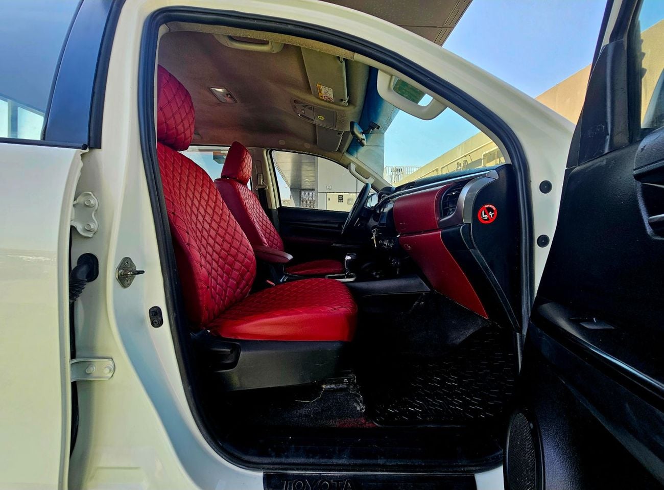 Toyota Hilux SR5/ 4WD PATROL AUTOMTIC/ AUTO WINDOWS/ LOW MILEAGE