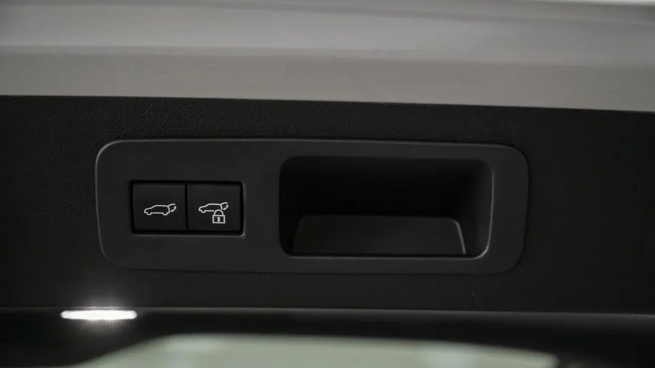 Toyota Land Cruiser LAND cruiser VXR 3.5 petrol 2026