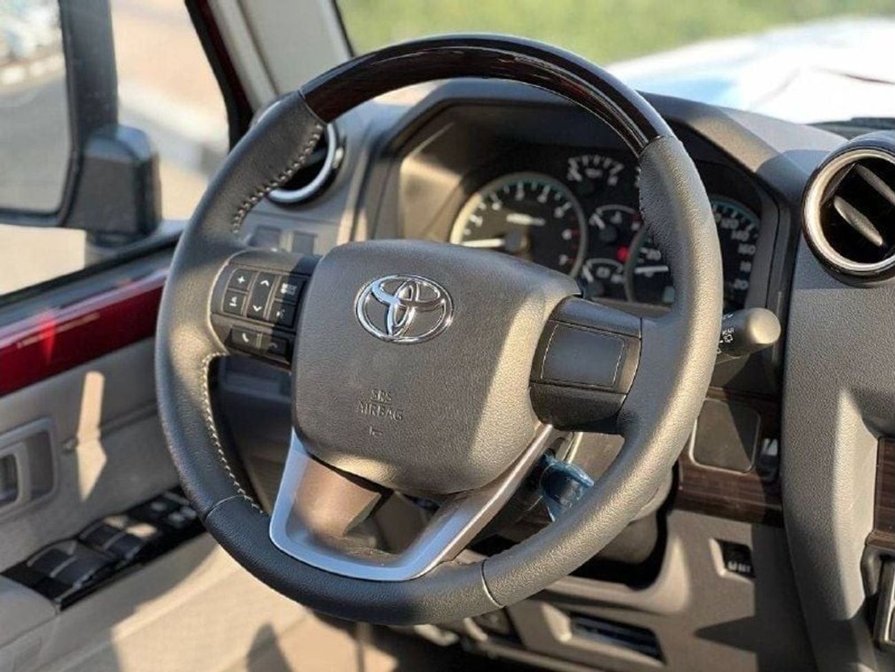 Toyota Land Cruiser 70 LC76 4.0L PTR M/T // 2024 // HIGH OPTION WITH DVD & BACK CAMERA , POWER WINDOWS , COOL BOX // SPECIA