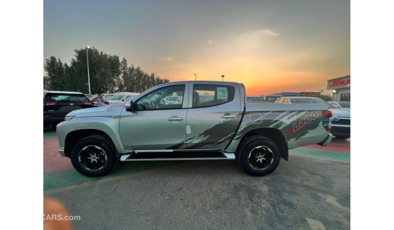 Mitsubishi L200 MITSUBISHI L200 Double Cab 22MY silver color AT 2.4L Diesel // Fog light,, Chrome packedg , black ra