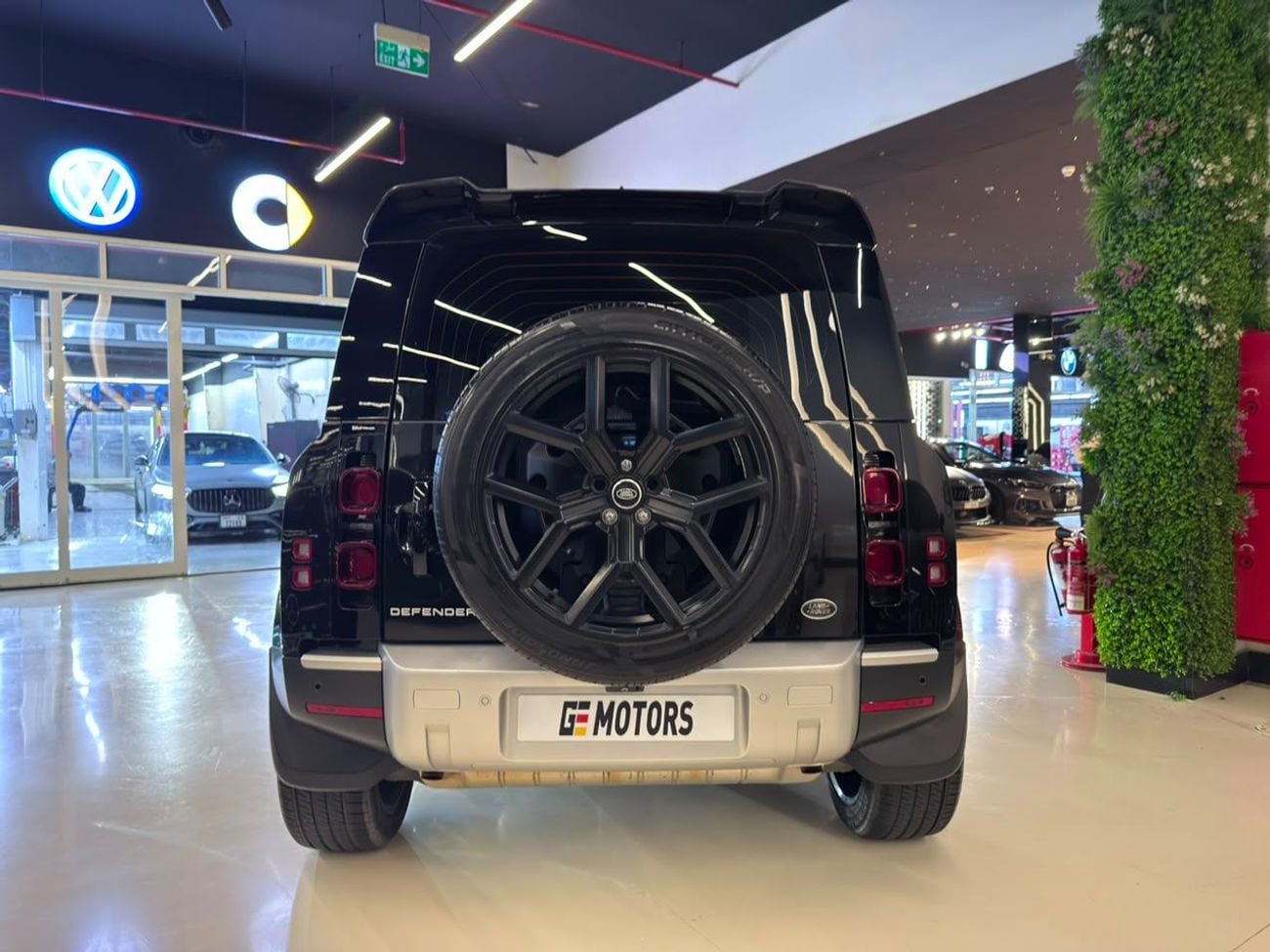 لاند روفر ديفندر 90 SE P300 SE P300