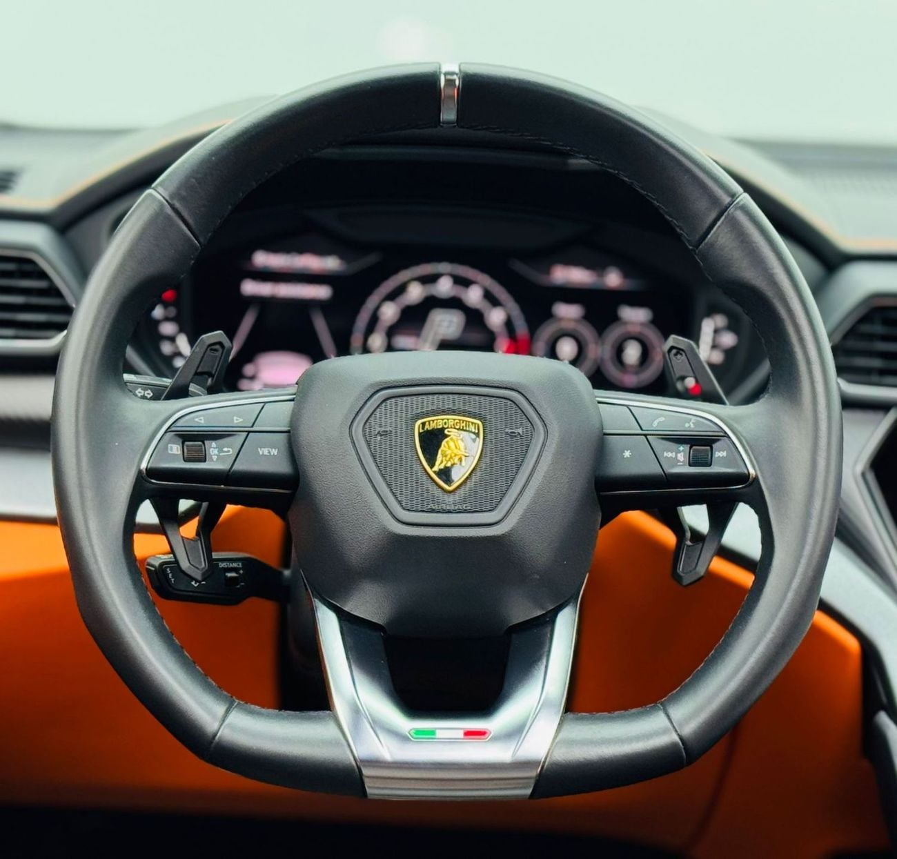 Lamborghini Urus STD 4.0T V8 2022 Lamborghini Urus, 28 / 10 / 2026 Lamborghini Warranty, Lamborghini Service History,