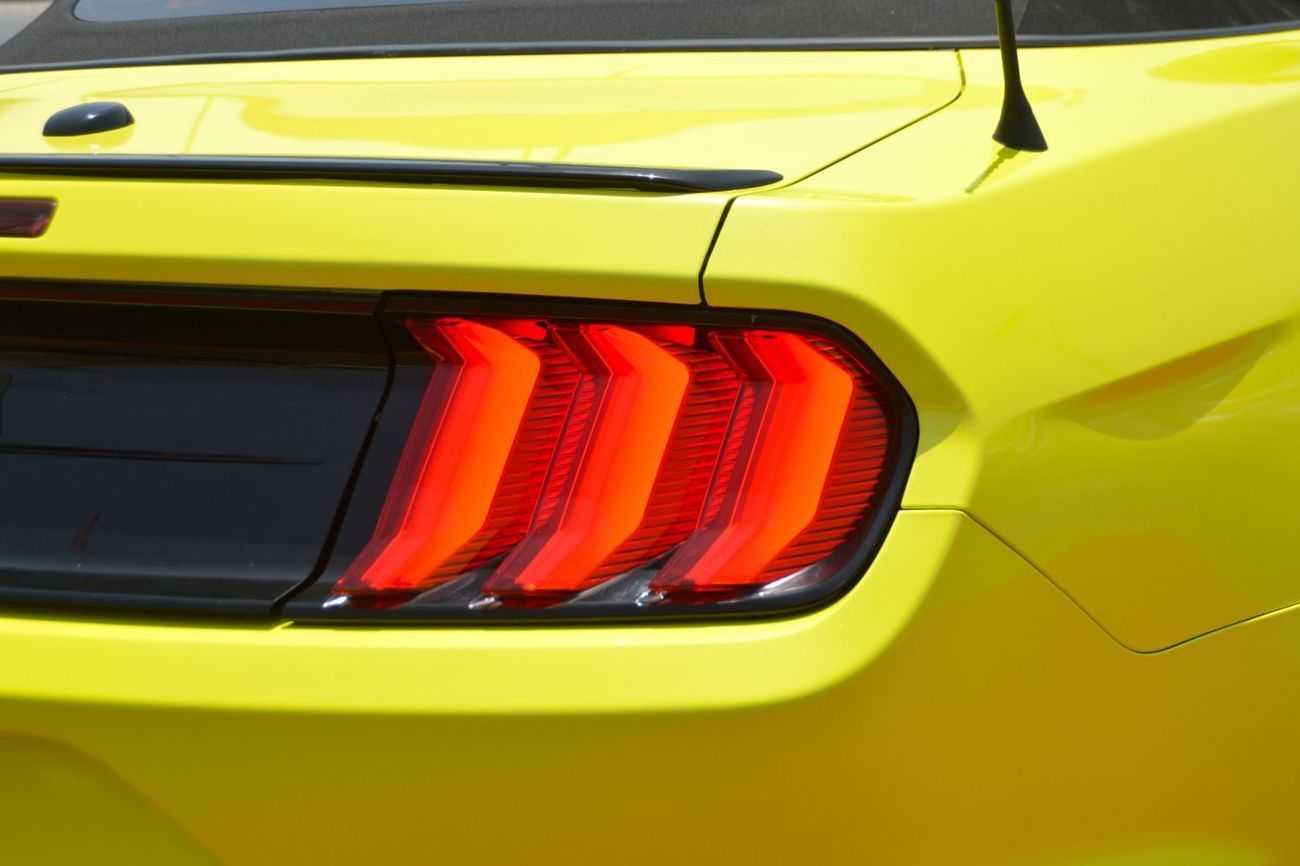 فورد موستانج MUSTANG -CONVERTIBLE- ATTRACTIVE SHAPE AND COLOR //IN VERY GOOD CONDITION