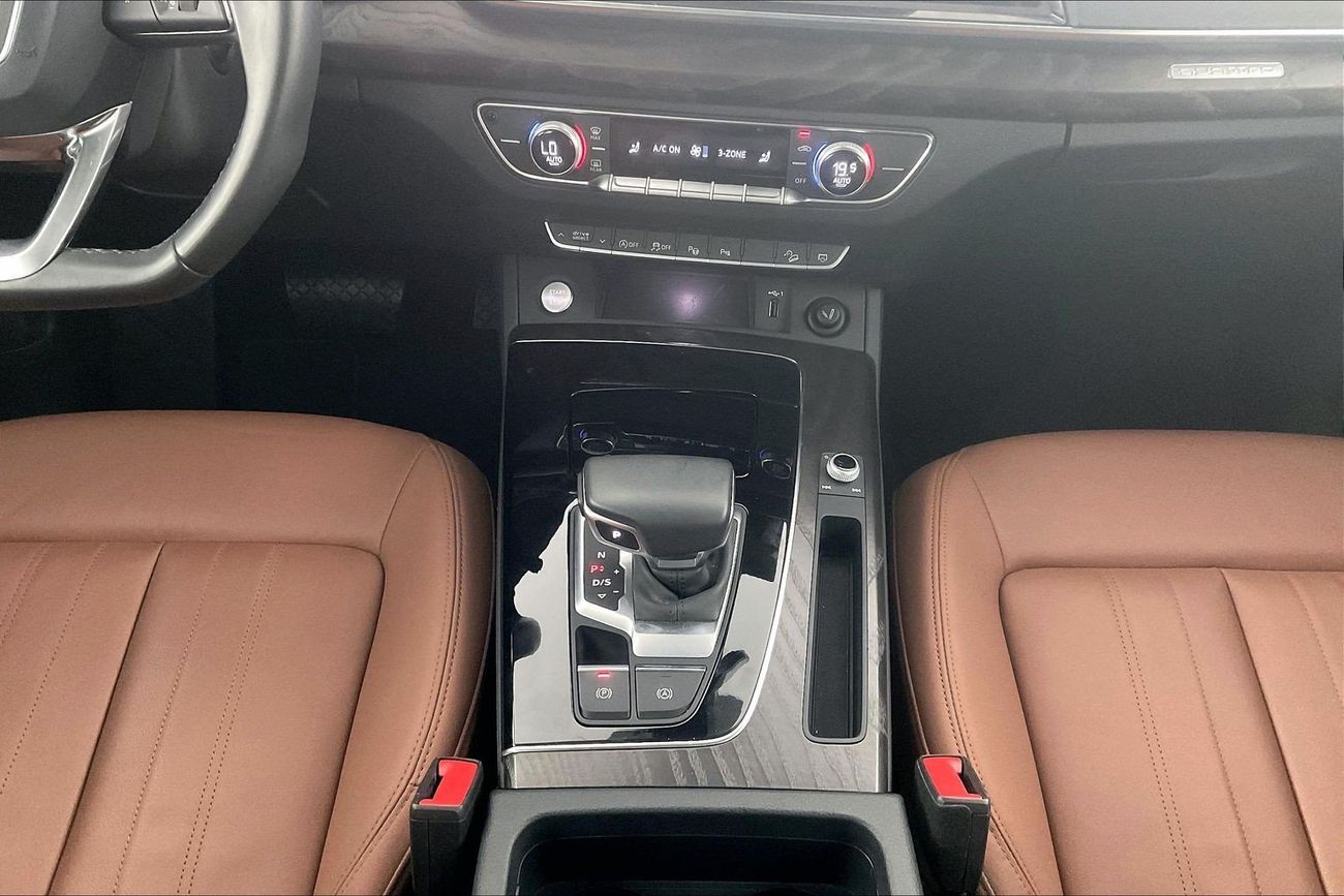 أودي Q5 45 TFSI quattro S-Line & Technology Selection | شامل الضمان | 0 ﺪﻔﻋﺓ ﺃﻮﻟﻯ