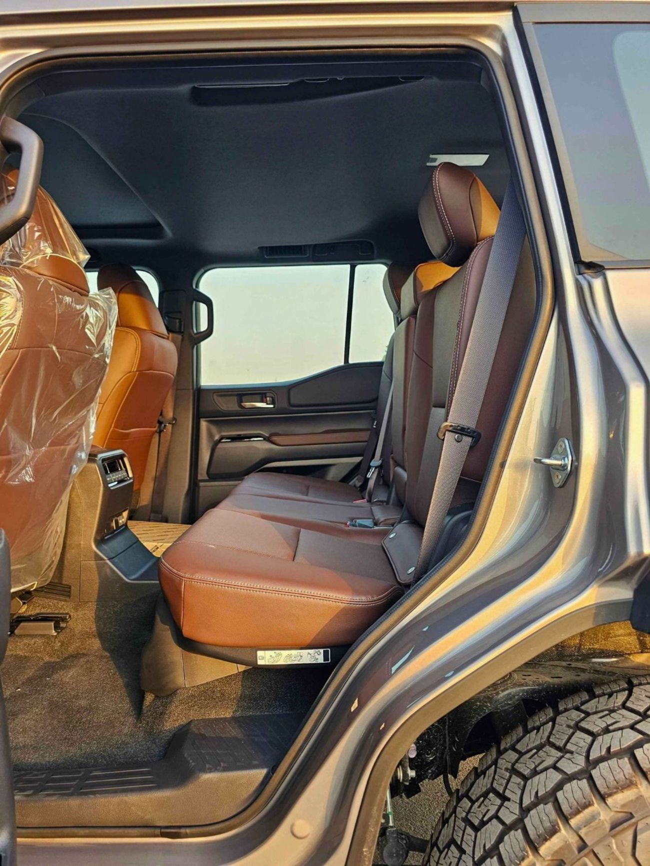 تويوتا برادو ADVENTURE WITH COMPRESSOR /2.8L V4 DIESEL/DRIVER POWER WITH LEATHER SEATS/AUTO A/C (CODE#P28ADV3B)