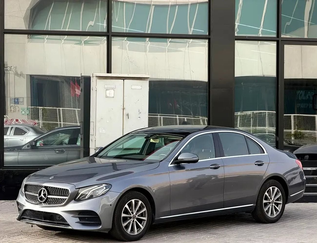 مرسيدس بنز E200 E 200 Exclusive | GCC Specs | Pristine Condition