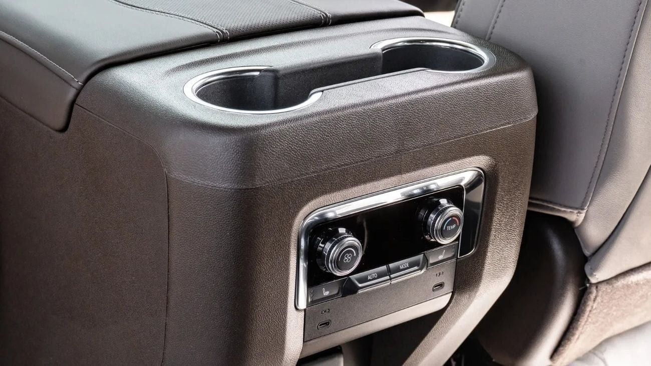 GMC Yukon 2025 | GMC YUKON 2WD SLT ELEVATION 5.3 V8 SLT (AWD)