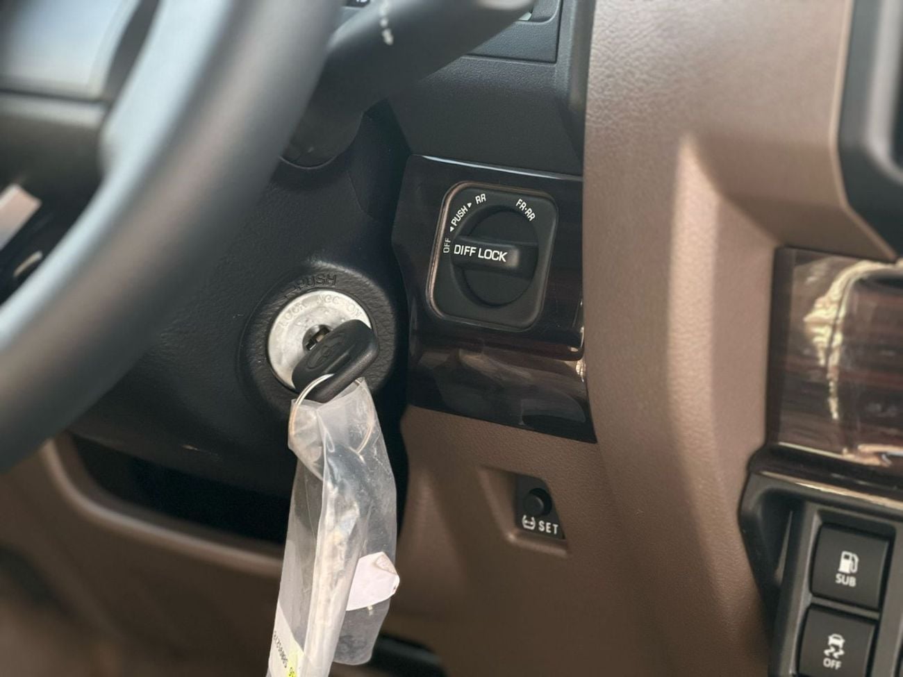 تويوتا لاند كروزر بيك آب Std 4.0L Single Cab Utility 4WD