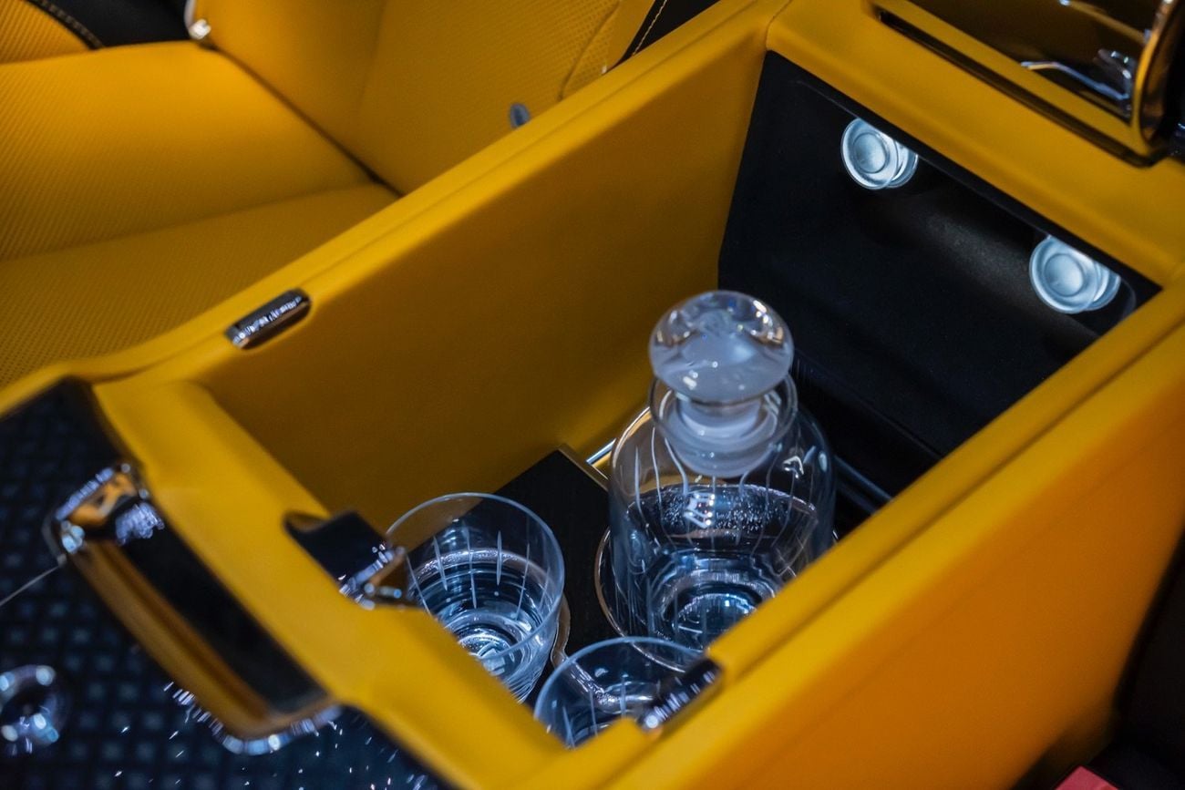 رولز رويس كولينان Rolls Royce cullinan  2025 GCC  Warranty and service AGMC  Black badge  2,900 km