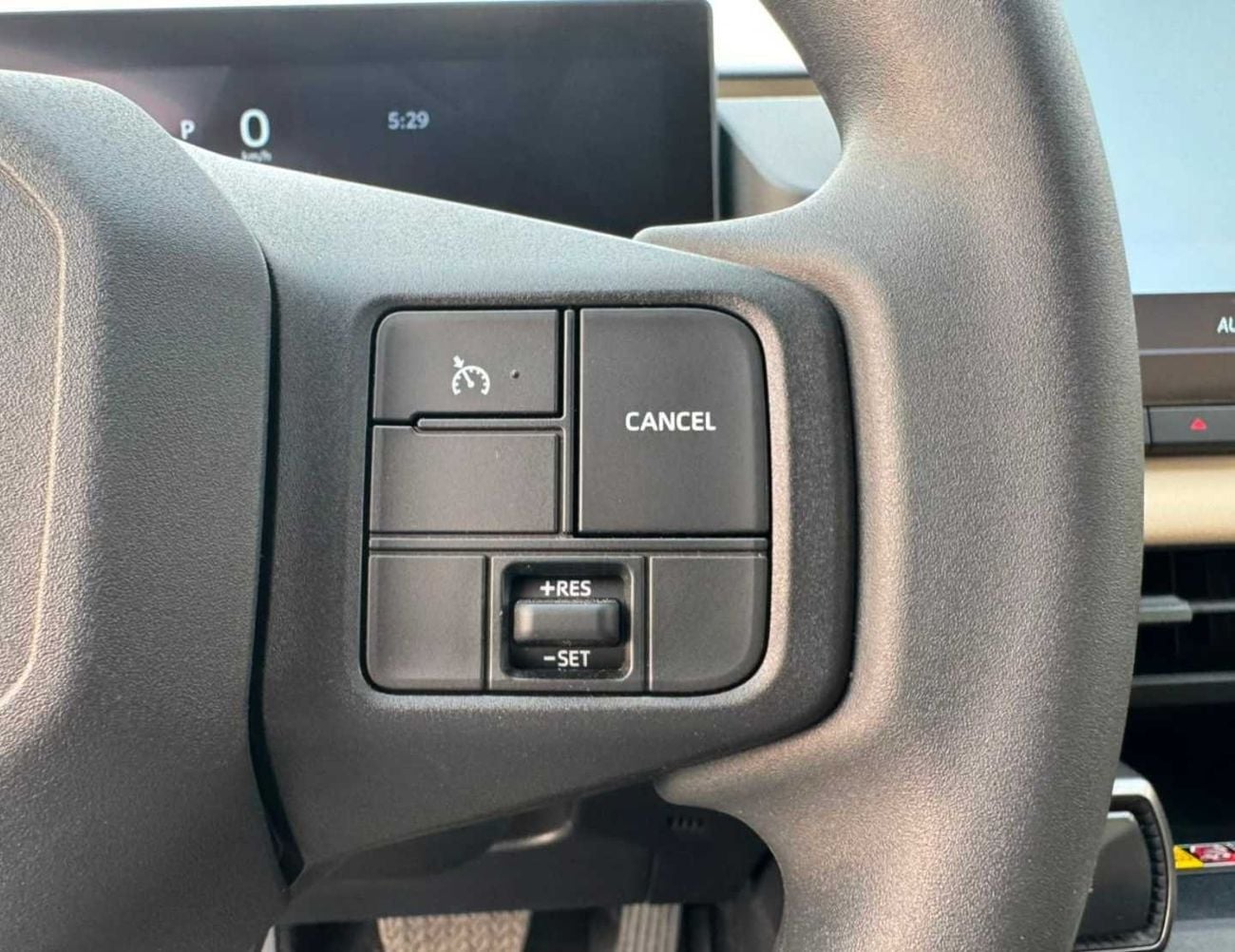 تويوتا راف ٤ LE XLE-G MID OPTION || 2.0L PETROL V4 / SUNROOF / DRIVER PWR SEAT / BIG DVD / REAR CAMERA (CODE # RVPXL