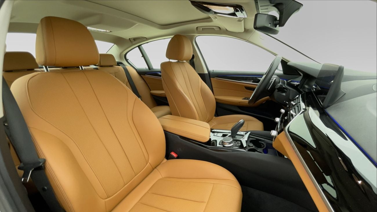 بي أم دبليو 520i JOY EDITION 2 | بدون دفعة مقدمة | اختبار القيادة في المنزل