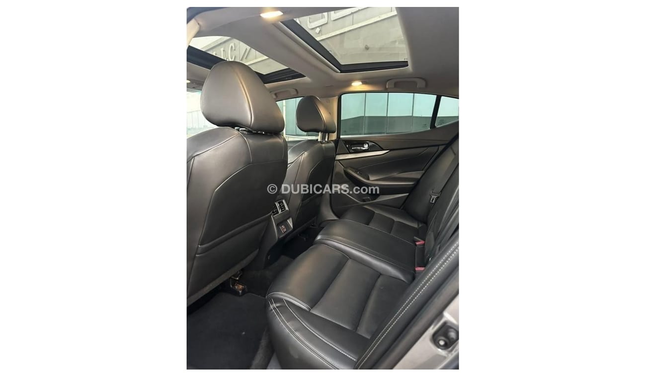 Nissan Maxima Nissan Maxima SL  Model: 2018 Price : 63,000 dirhams  Mileage 156,000 km   3.5 liter 6 cylinder, USA