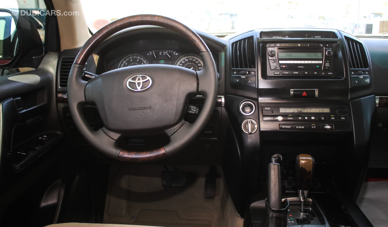 Toyota Land Cruiser GXR V8