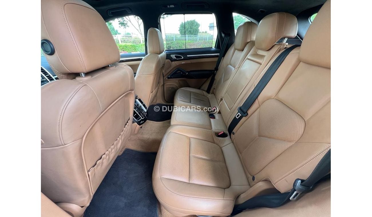 Porsche Cayenne PORSCHE CAYENNE GTS 2014 GCC FULL OPTION
