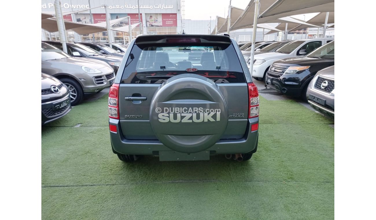 Suzuki Vitara Model 2008 coupe, gray color, imported from Canada, number one, leather hatch, cruise control, in ex