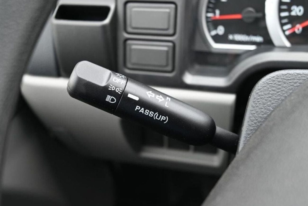 ميتسوبيشي فوسو كانتير Fuso 3 Ton Single Cab Chassis 4.2 Diesel MT