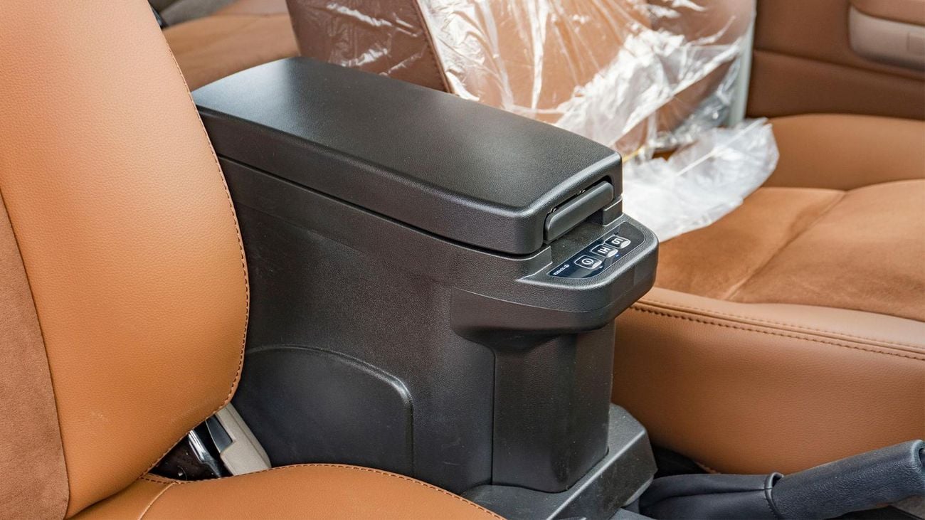 تويوتا لاند كروزر 70 2026 Toyota Land Cruiser LC71 4.0L AT Petrol Full Option (Silver-Brown)