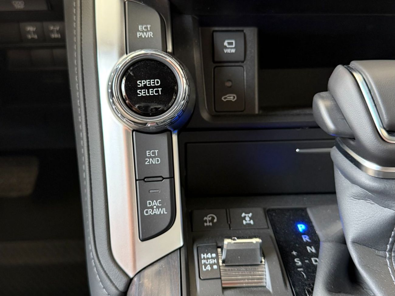 Toyota Land Cruiser VX 4.0 V6 FULL OPTION **EXPORT ONLY**التصدير فقط خارج الخليج***