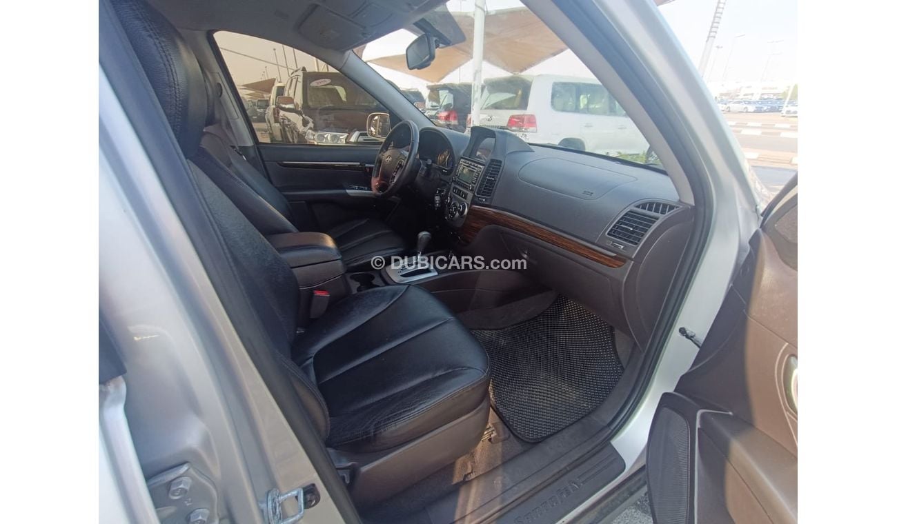 Hyundai Santa Fe Hyundai Santafe 2011 diesel.The car is very good, in perfect condition, looks clean from the inside