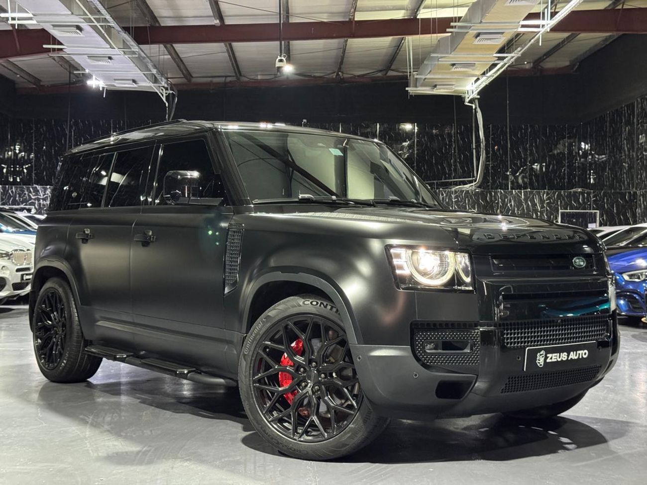 لاند روفر ديفندر 110 SE P400 3.0L 2023 Land Rover Defender, 2028 Land Rover Defender Warranty + Service Pack, GCC