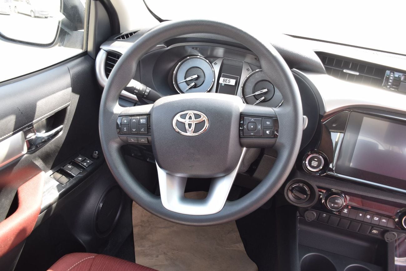 تويوتا هيلوكس 2.7L (4x4) Petrol SR5