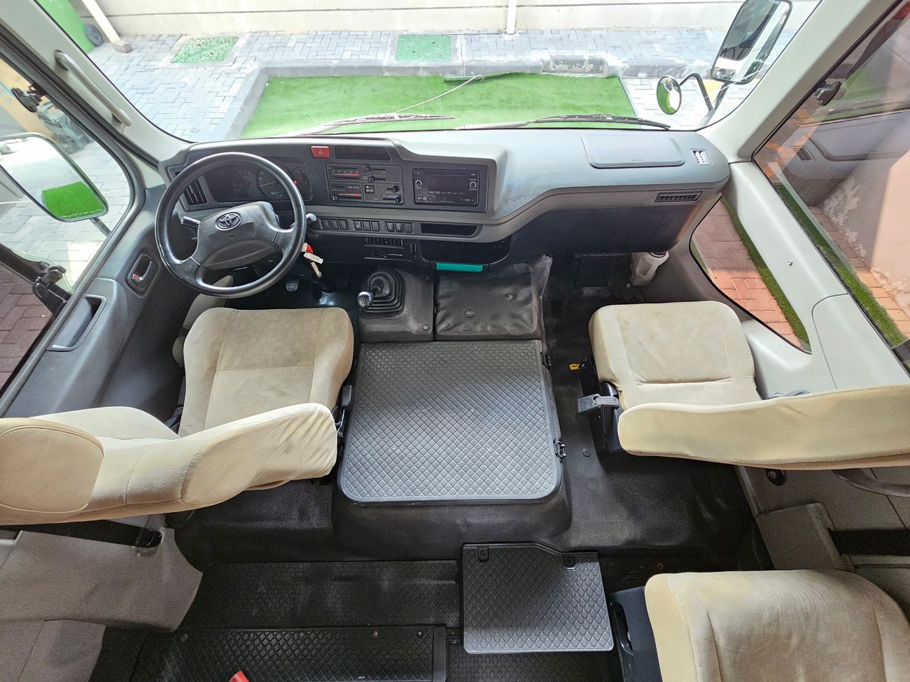 تويوتا كوستر / DIESEL / V6 4.2L / 24 SEATS / GCC