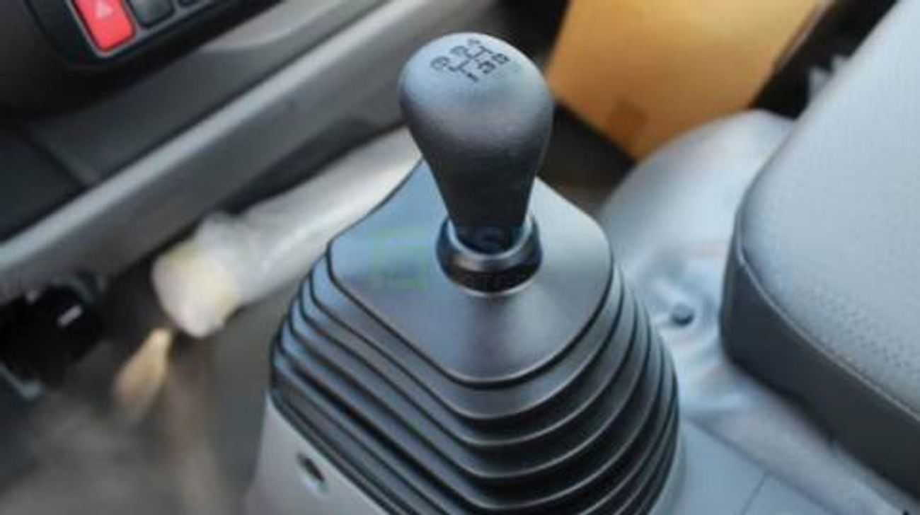 Hino 300 Hino XZU 712L 6.5 TON 300S Wide cab 4X2 Euro 2