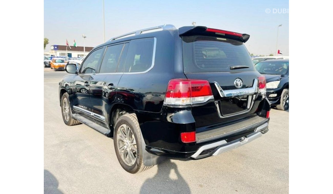 تويوتا لاند كروزر TOYOTA LANDCRUISER 2010 FACELIFT 2020 BLACK V6